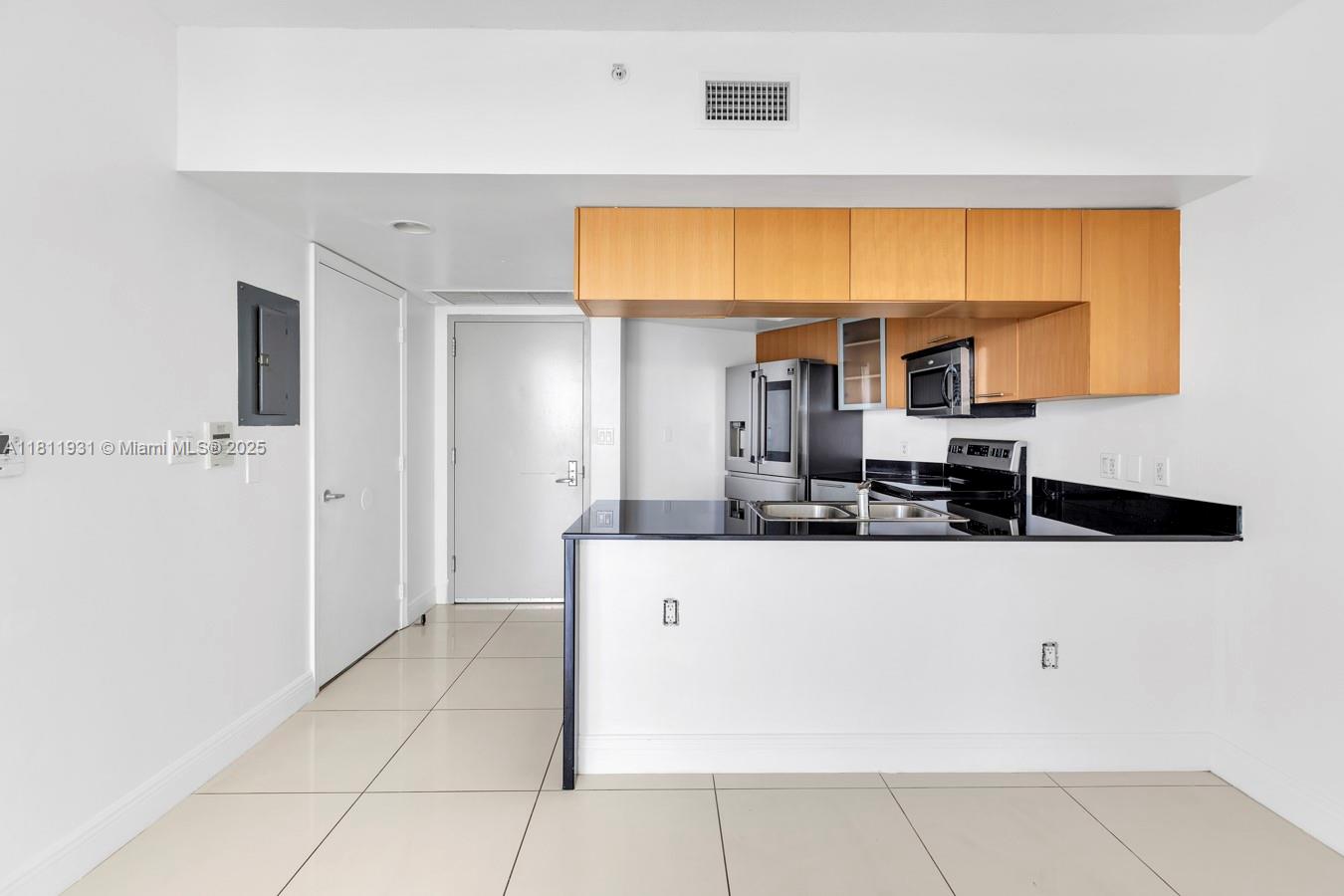 image Opera Tower Condo7