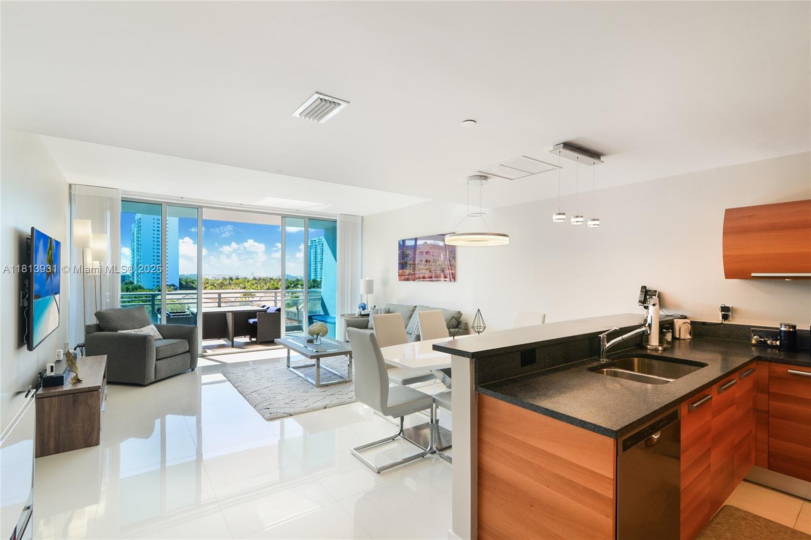 2950 NE 188th St #411,Aventura, FL 33180