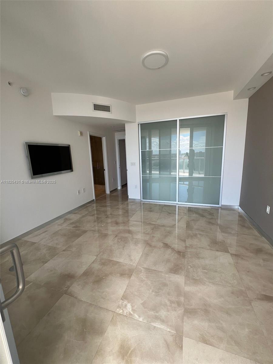 image Jade Ocean Condo16