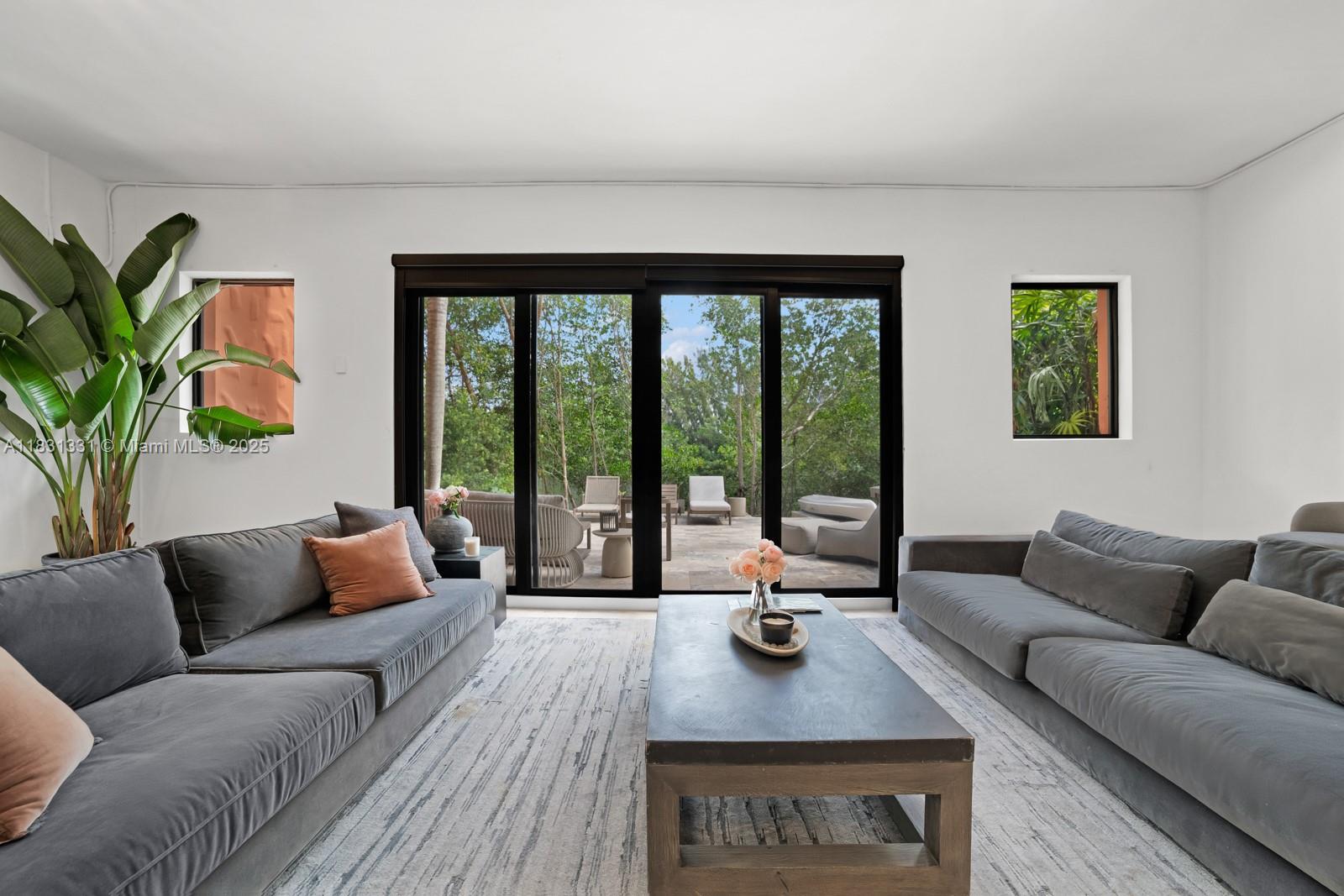 6226 Paradise Pt Dr Palmetto Bay, FL 33157