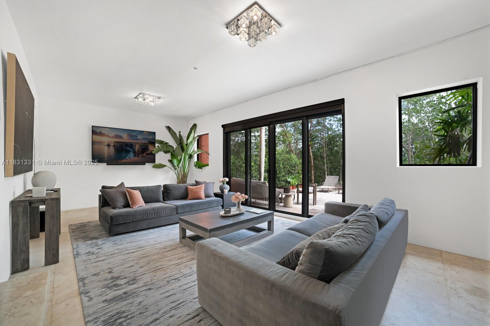 6226 Paradise Pt Dr Palmetto Bay, FL 33157