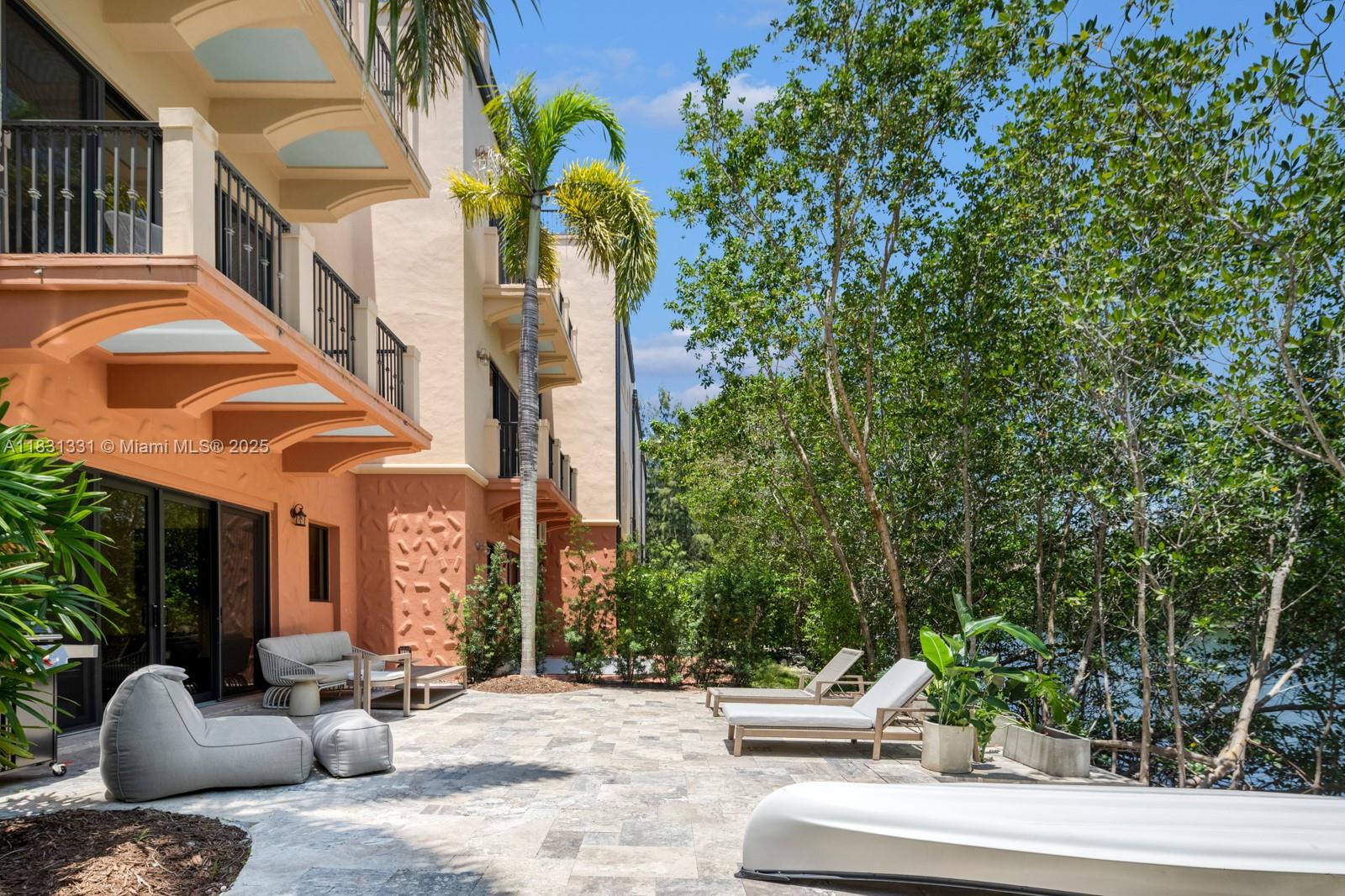 6226 Paradise Pt Dr Palmetto Bay, FL 33157