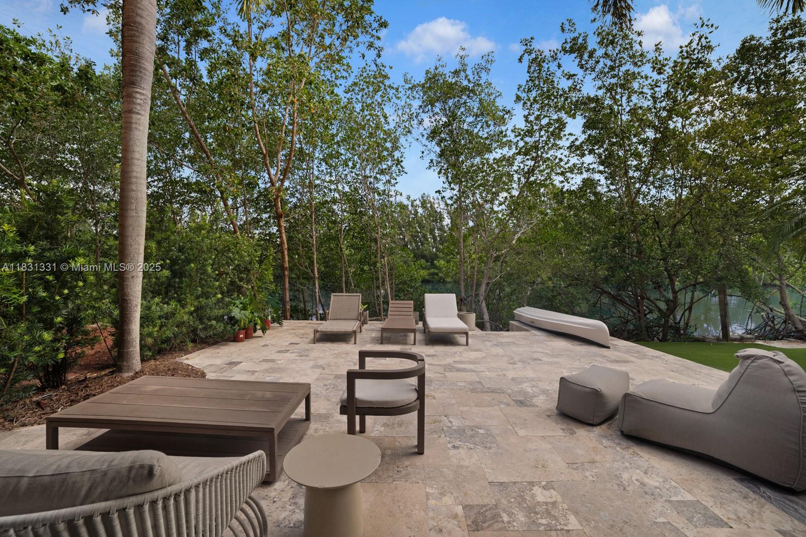 6226 Paradise Pt Dr Palmetto Bay, FL 33157