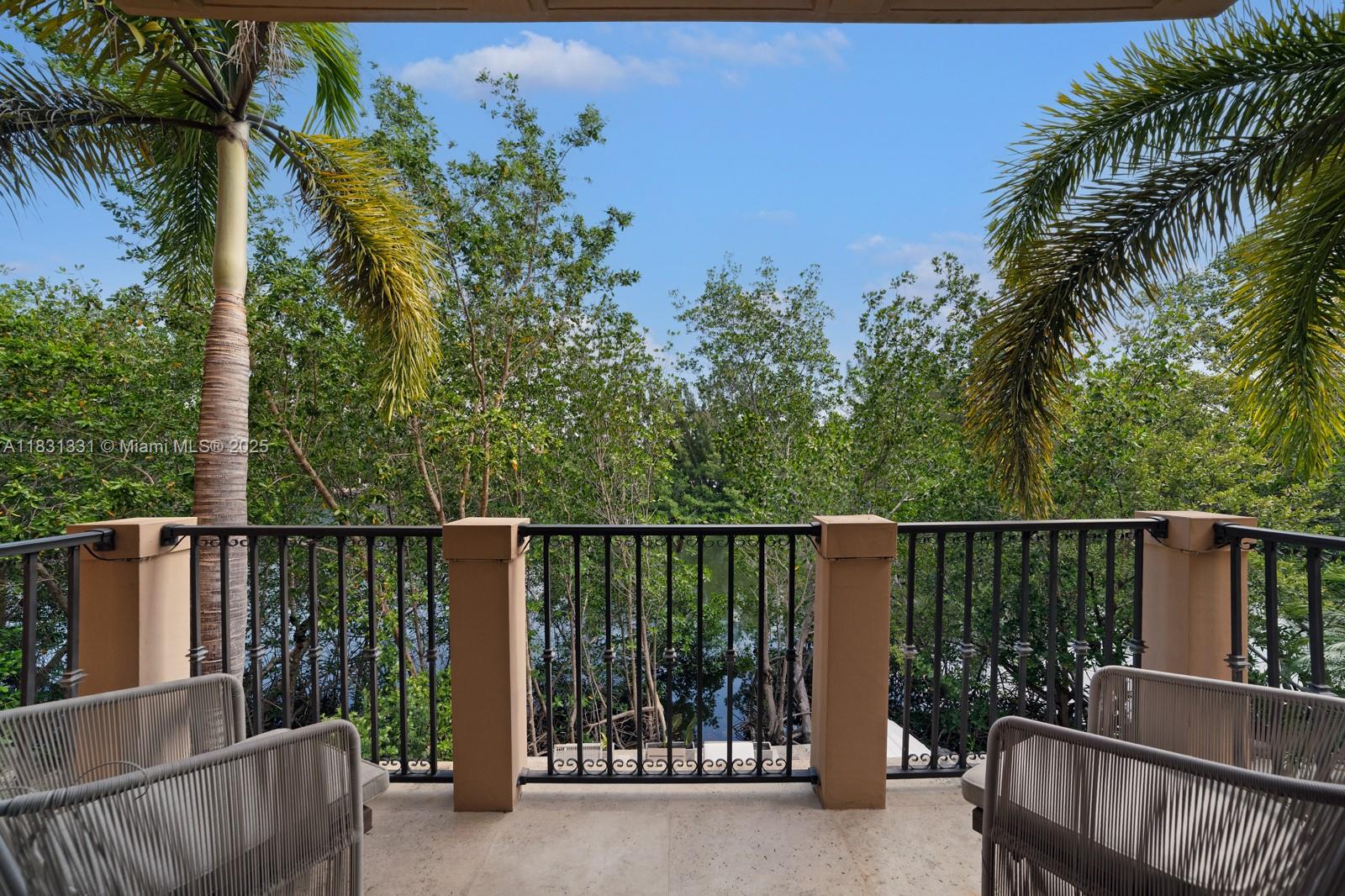 6226 Paradise Pt Dr Palmetto Bay, FL 33157