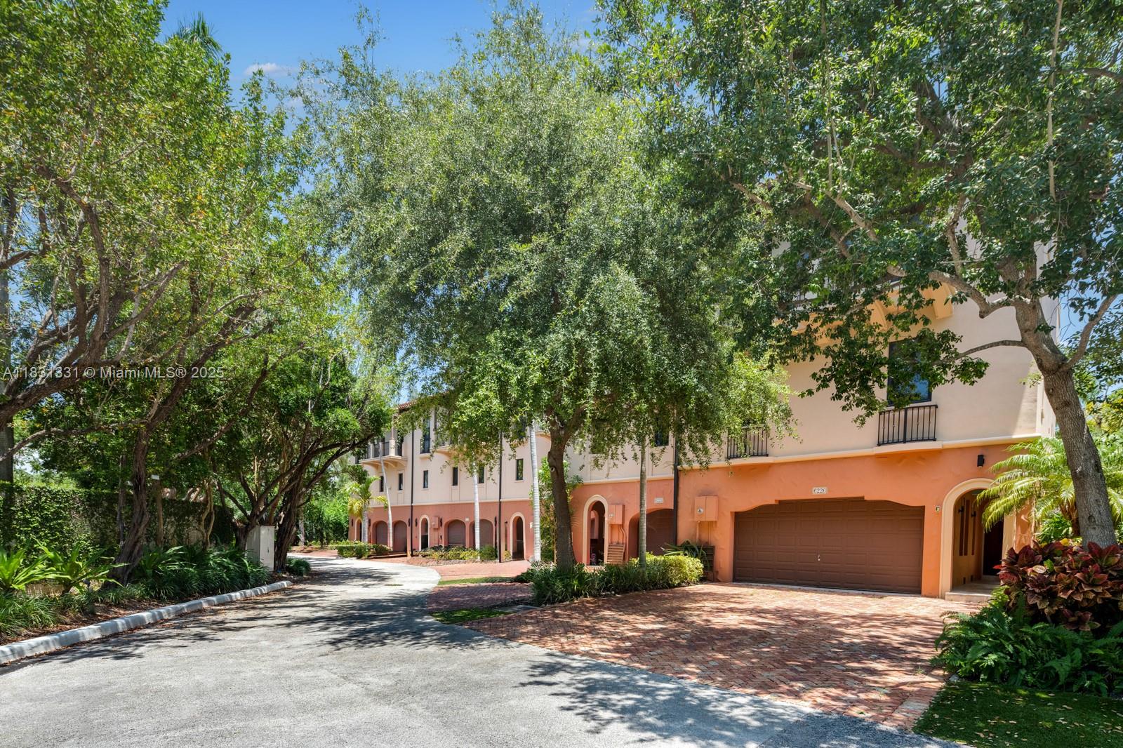 6226 Paradise Pt Dr Palmetto Bay, FL 33157