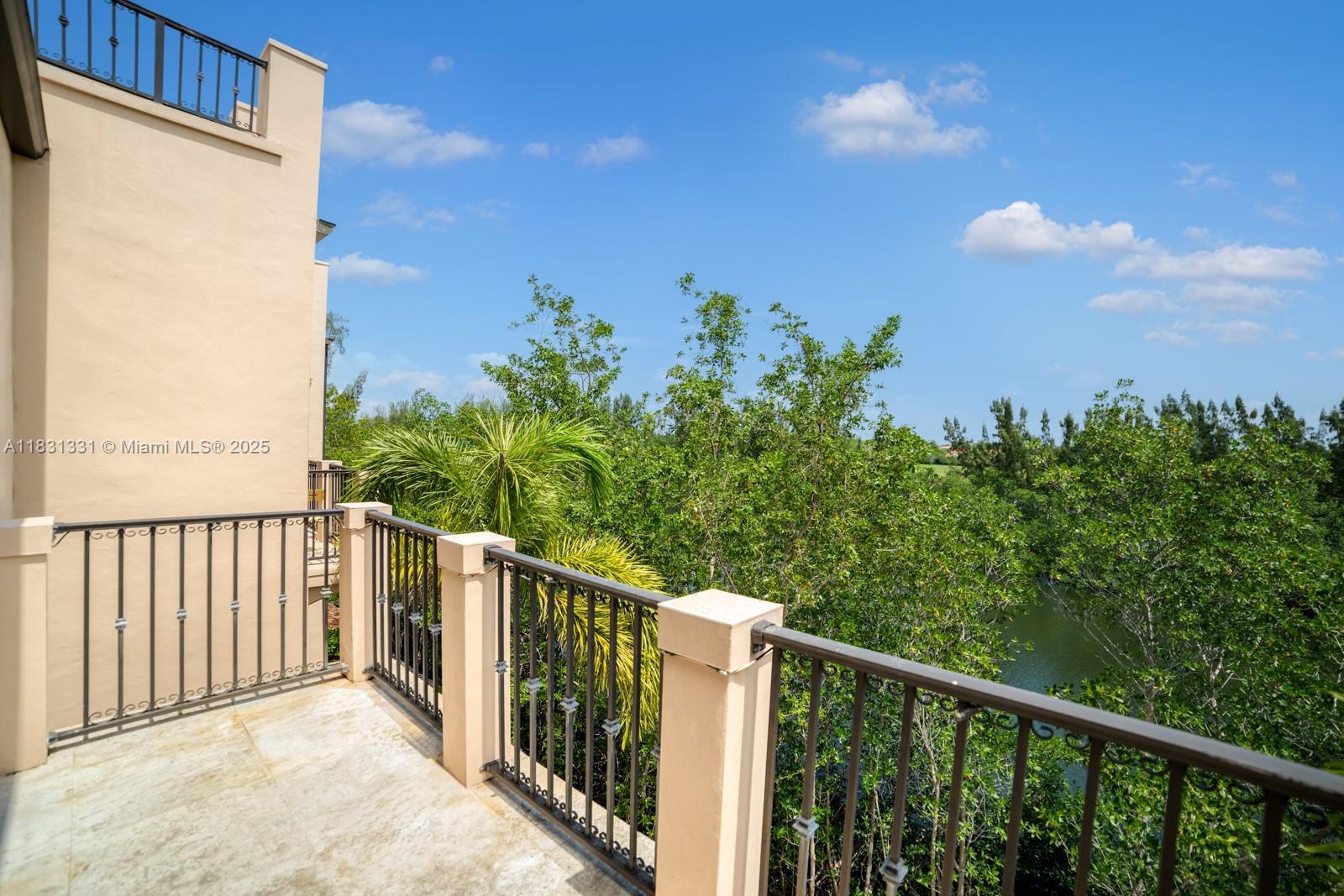 6226 Paradise Pt Dr Palmetto Bay, FL 33157