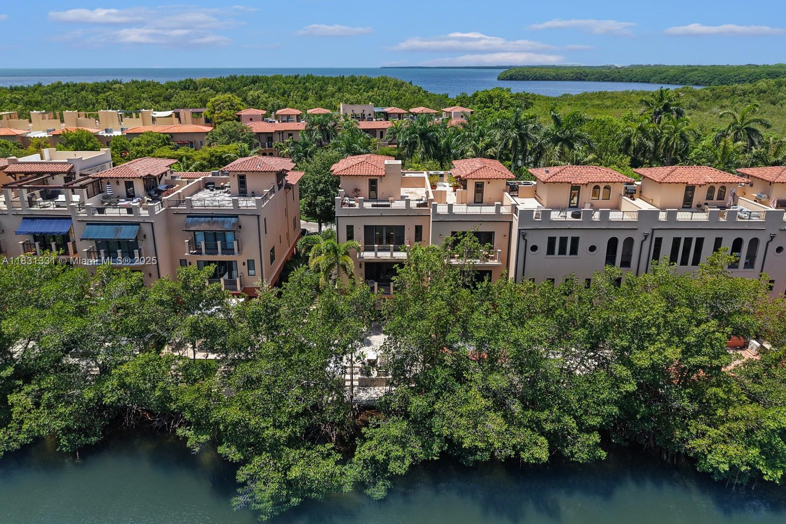 6226 Paradise Pt Dr Palmetto Bay, FL 33157