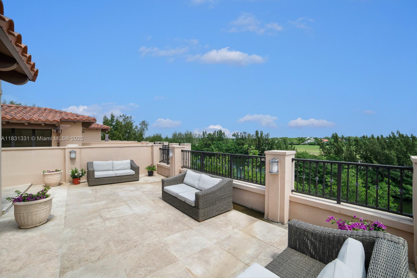 6226 Paradise Pt Dr Palmetto Bay, FL 33157