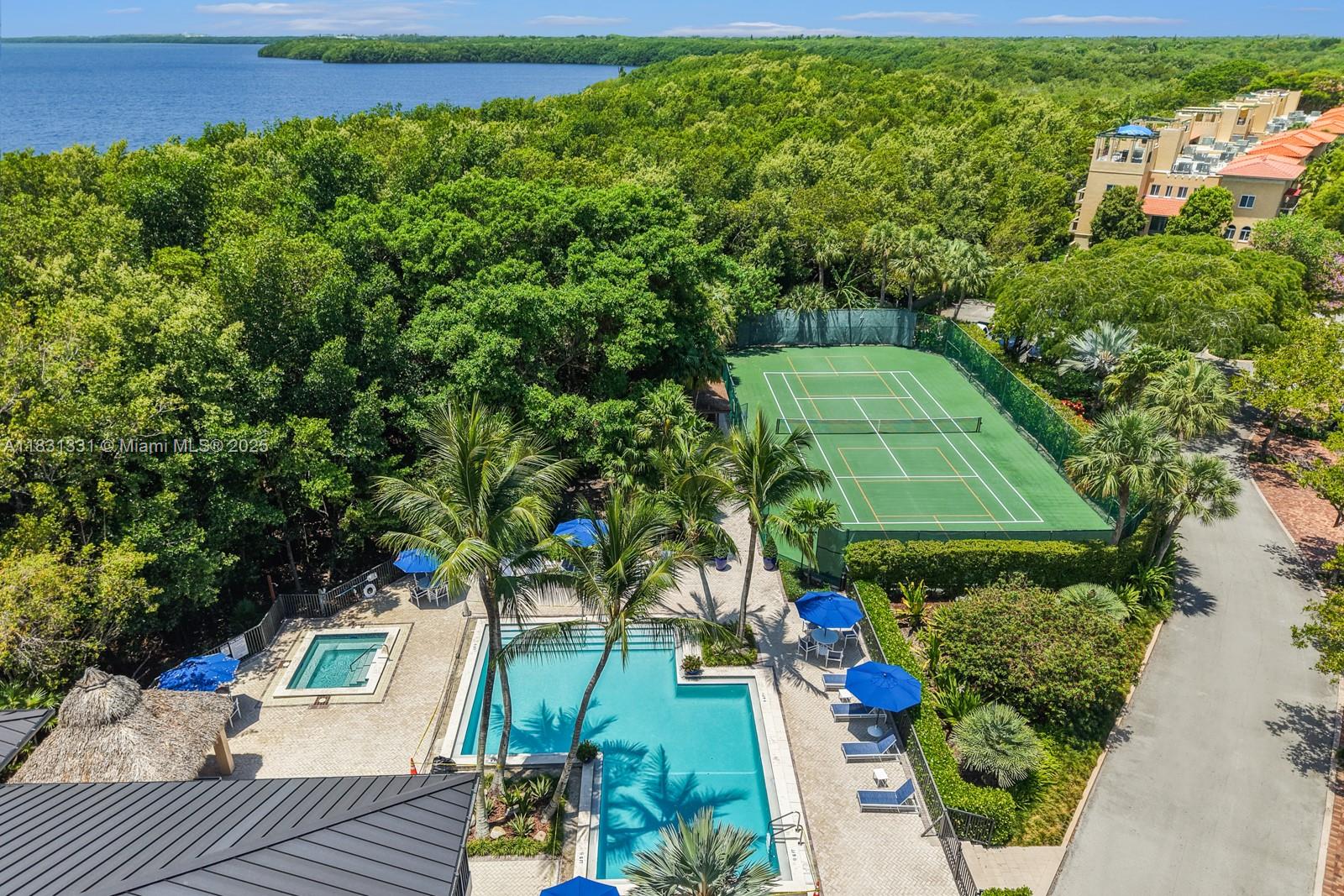 6226 Paradise Pt Dr Palmetto Bay, FL 33157