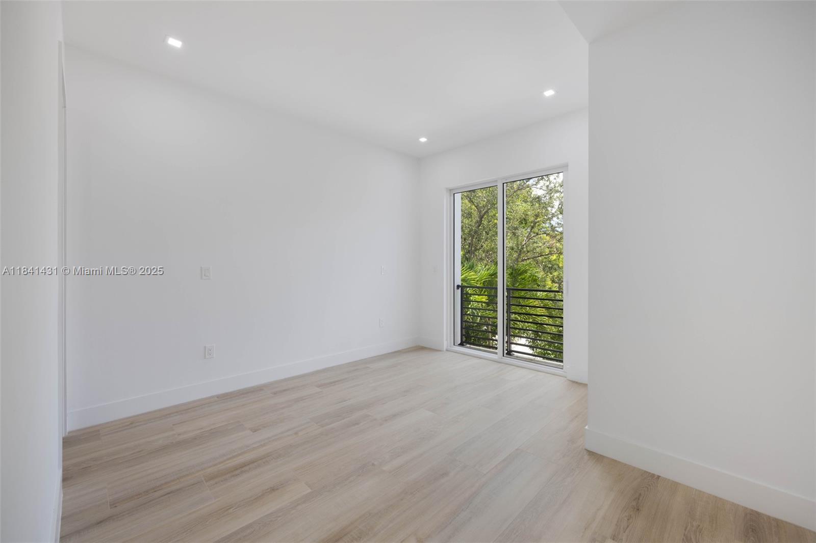 3162 Plaza St Coconut Grove, FL 33133