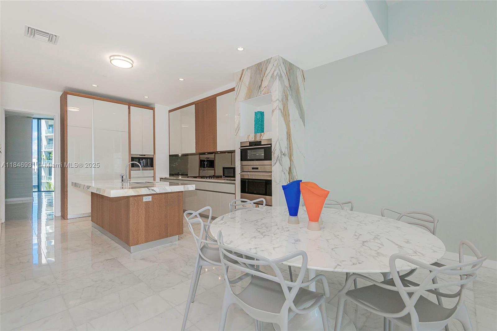 2821 S Bayshore Dr #7B Coconut Grove, FL 33133