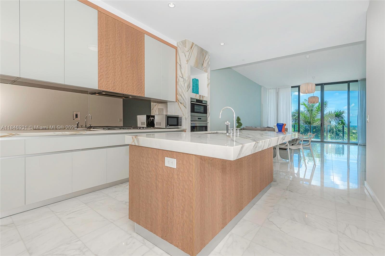 2821 S Bayshore Dr #7B Coconut Grove, FL 33133