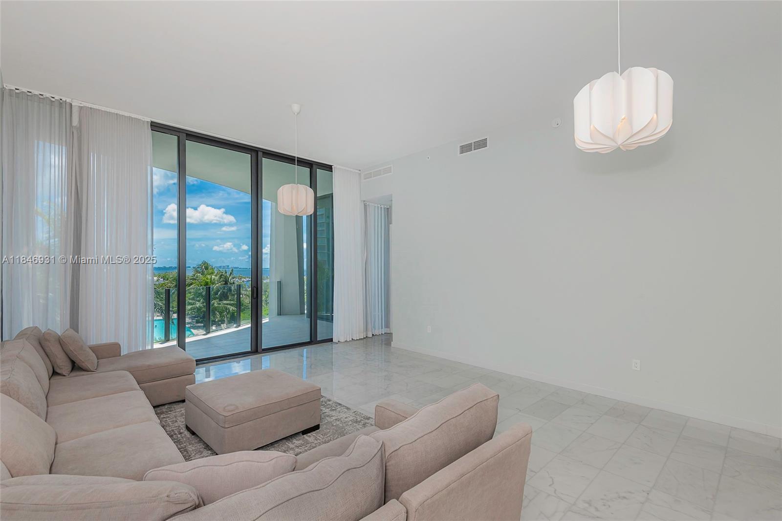 2821 S Bayshore Dr #7B Coconut Grove, FL 33133