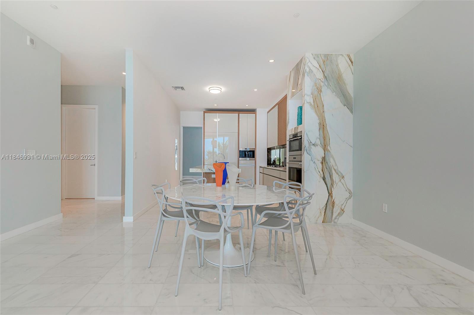 2821 S Bayshore Dr #7B Coconut Grove, FL 33133