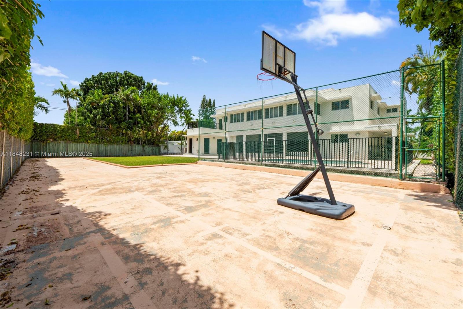 5045 SW 67th Ave South Miami, FL 33155