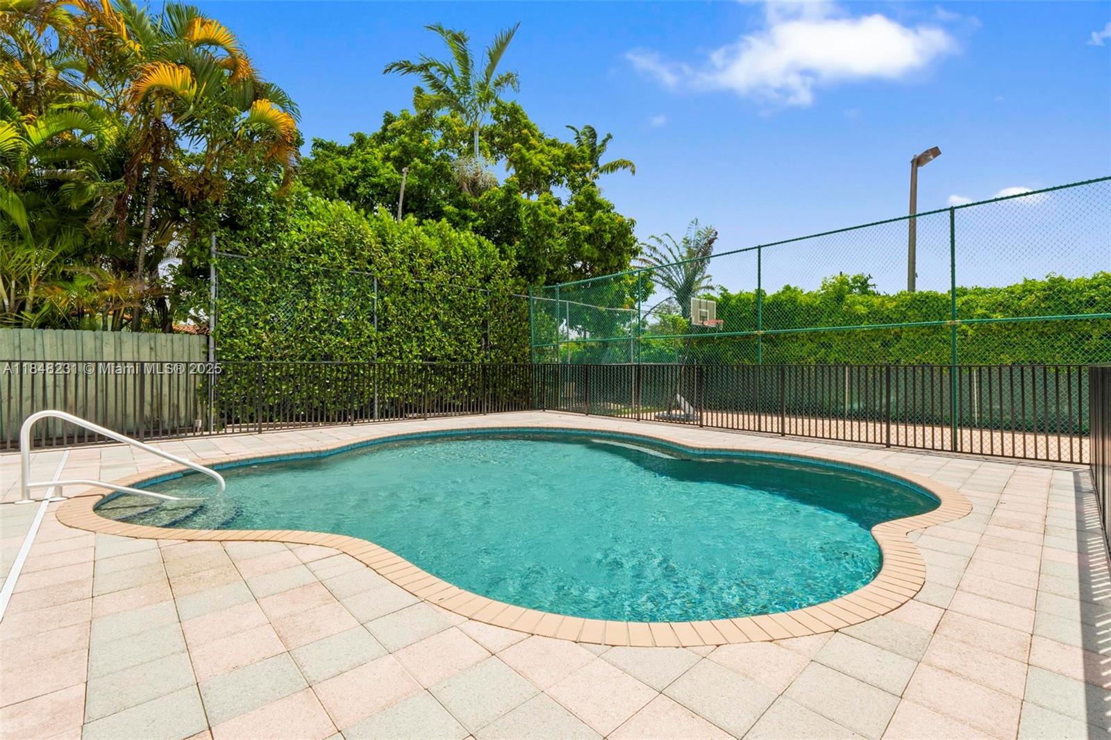 5045 SW 67th Ave South Miami, FL 33155