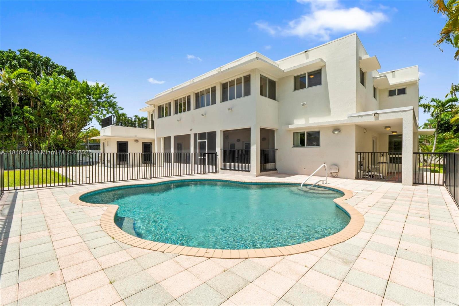 5045 SW 67th Ave South Miami, FL 33155