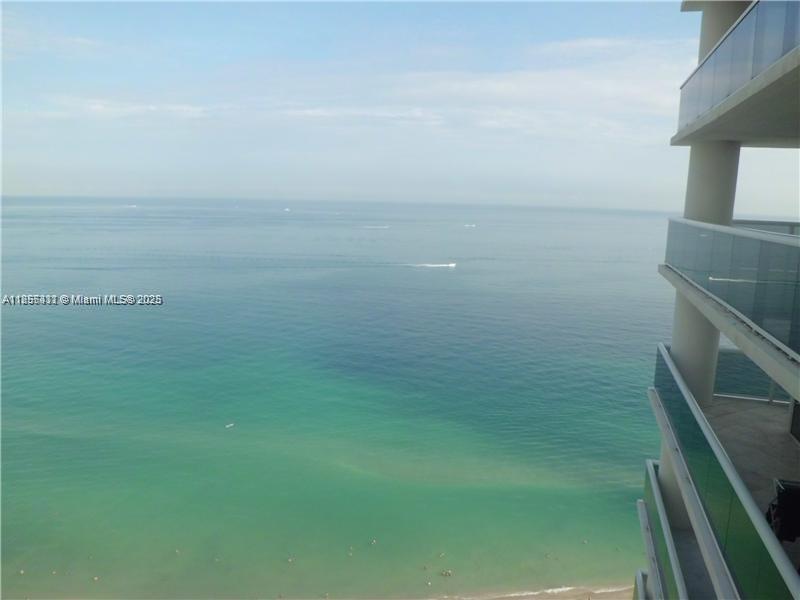 image The Beach Club3