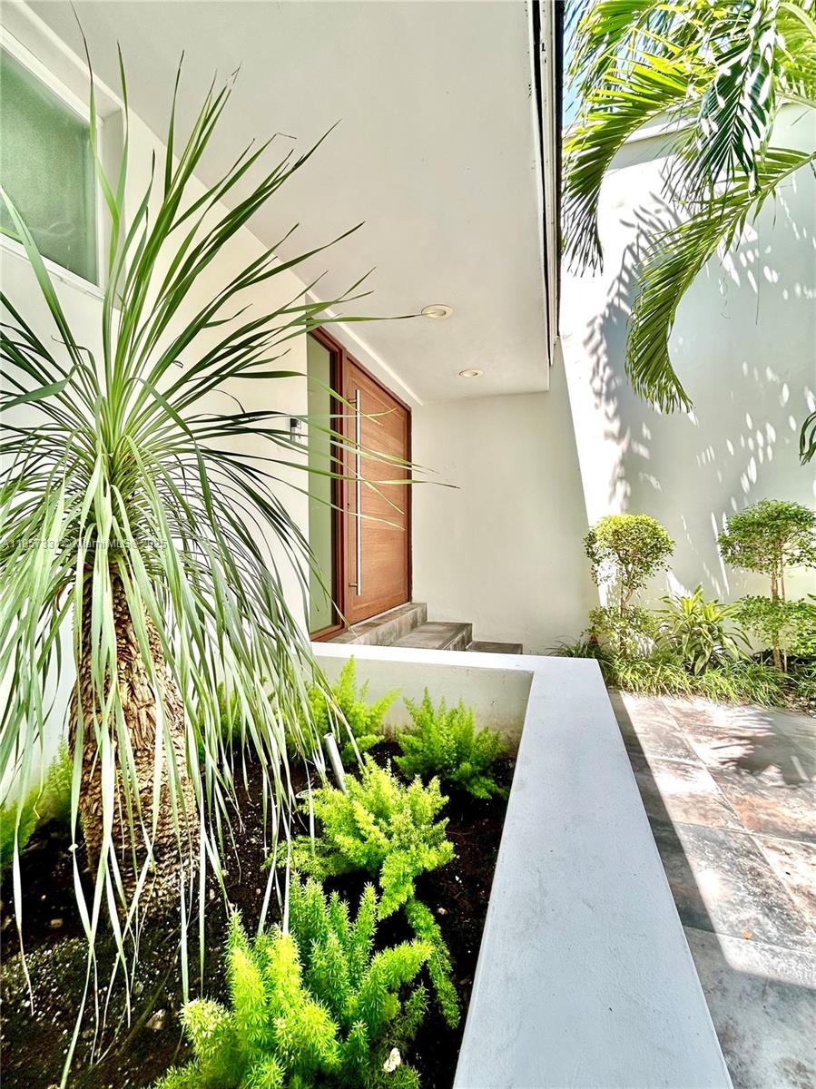 1090 NE 92nd St Miami Shores, FL 33138