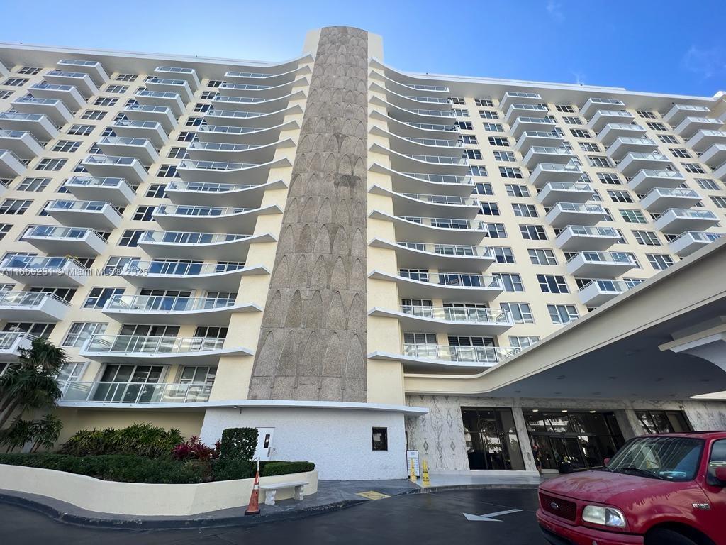5600 Collins Ave #17T