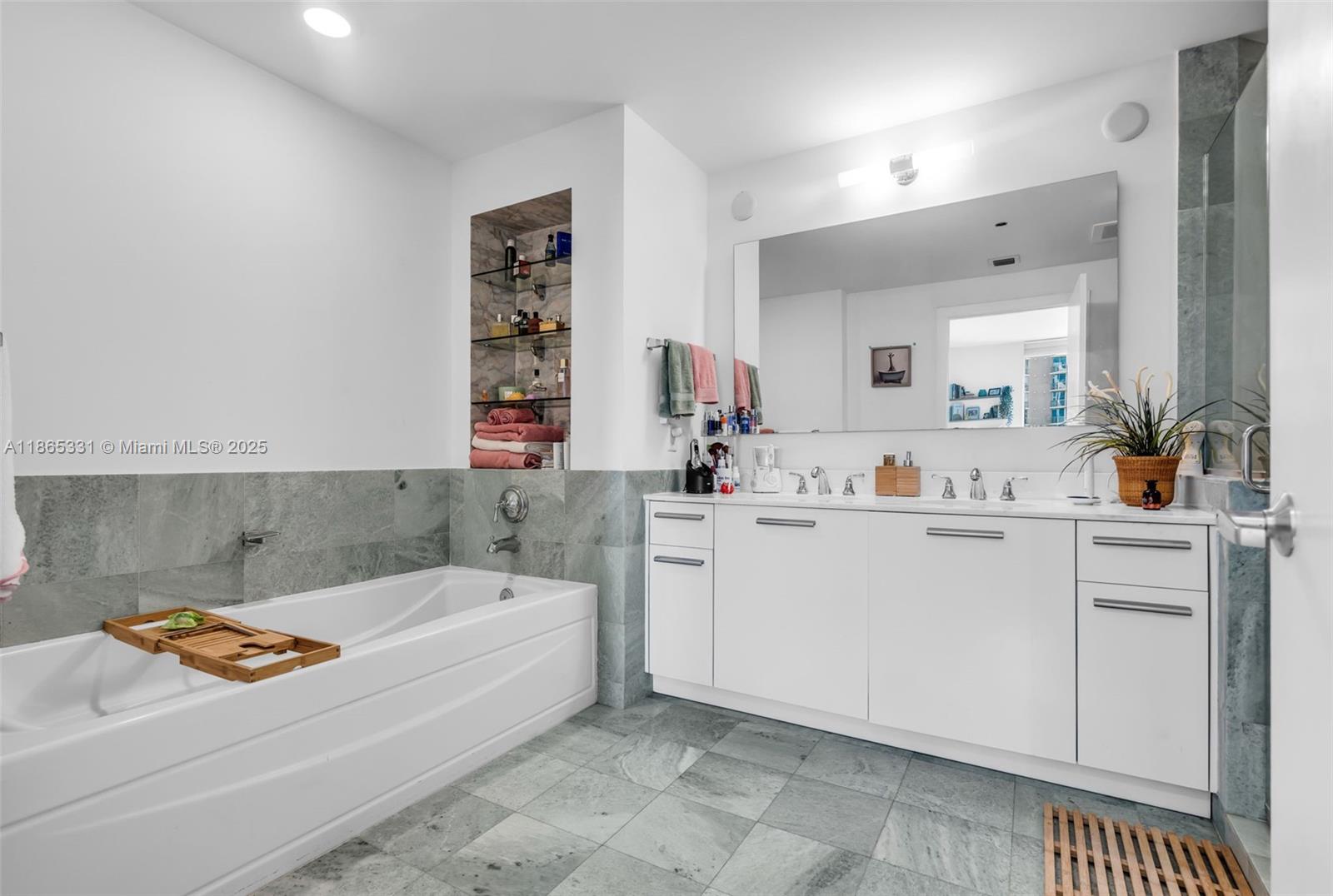 image 1060 Brickell Condo9