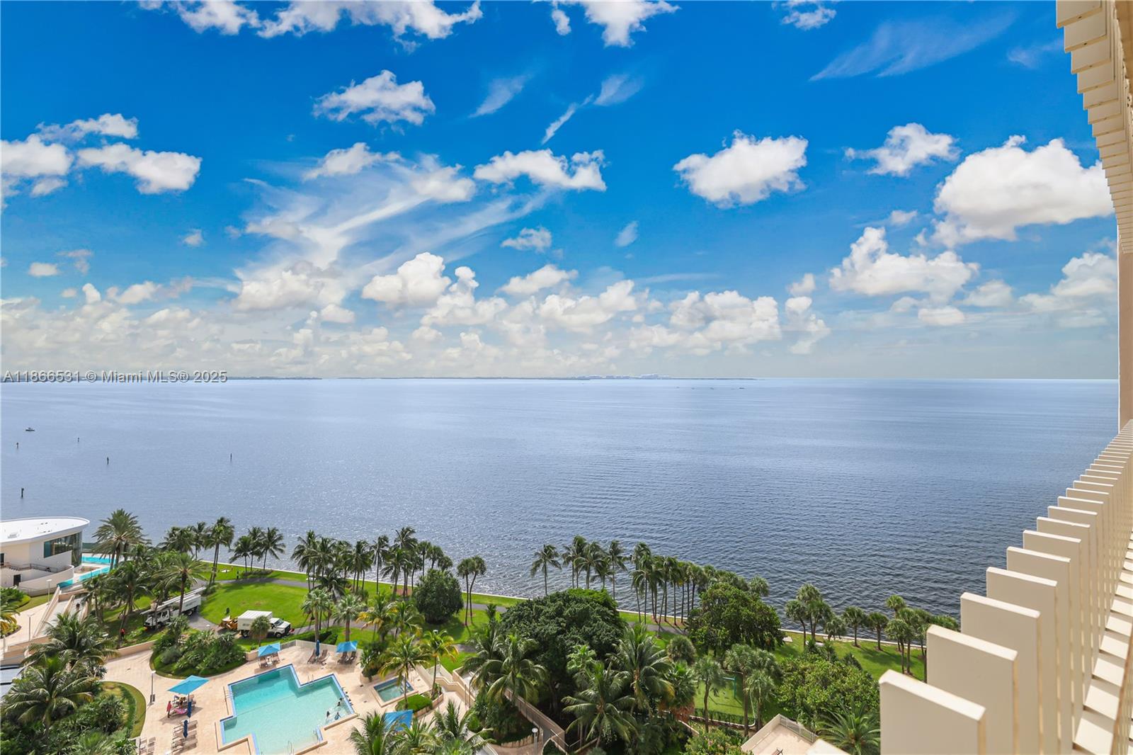 image Grove Isle Condominium10