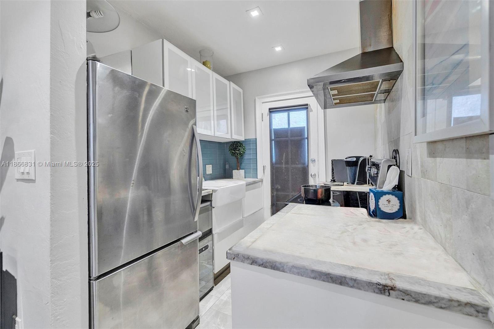 1551 Michigan Ave #6