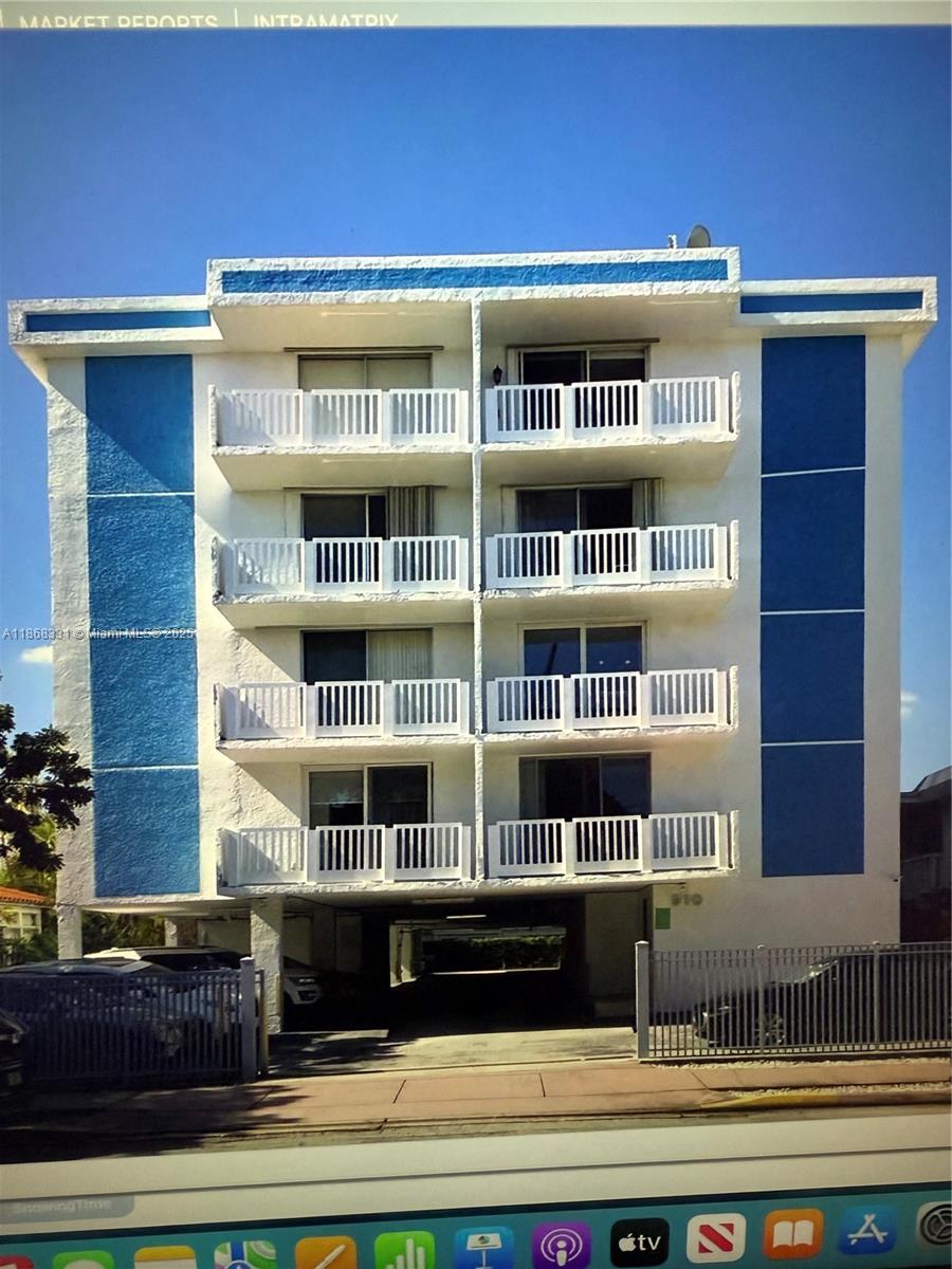 910 Michigan Ave #305