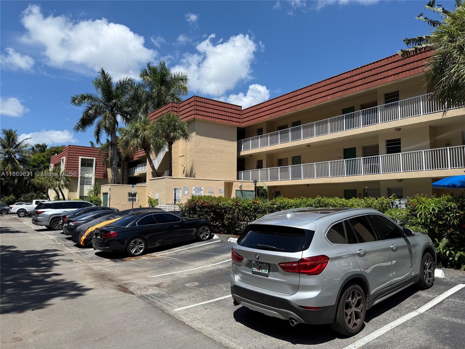 1300 Moffett St #308