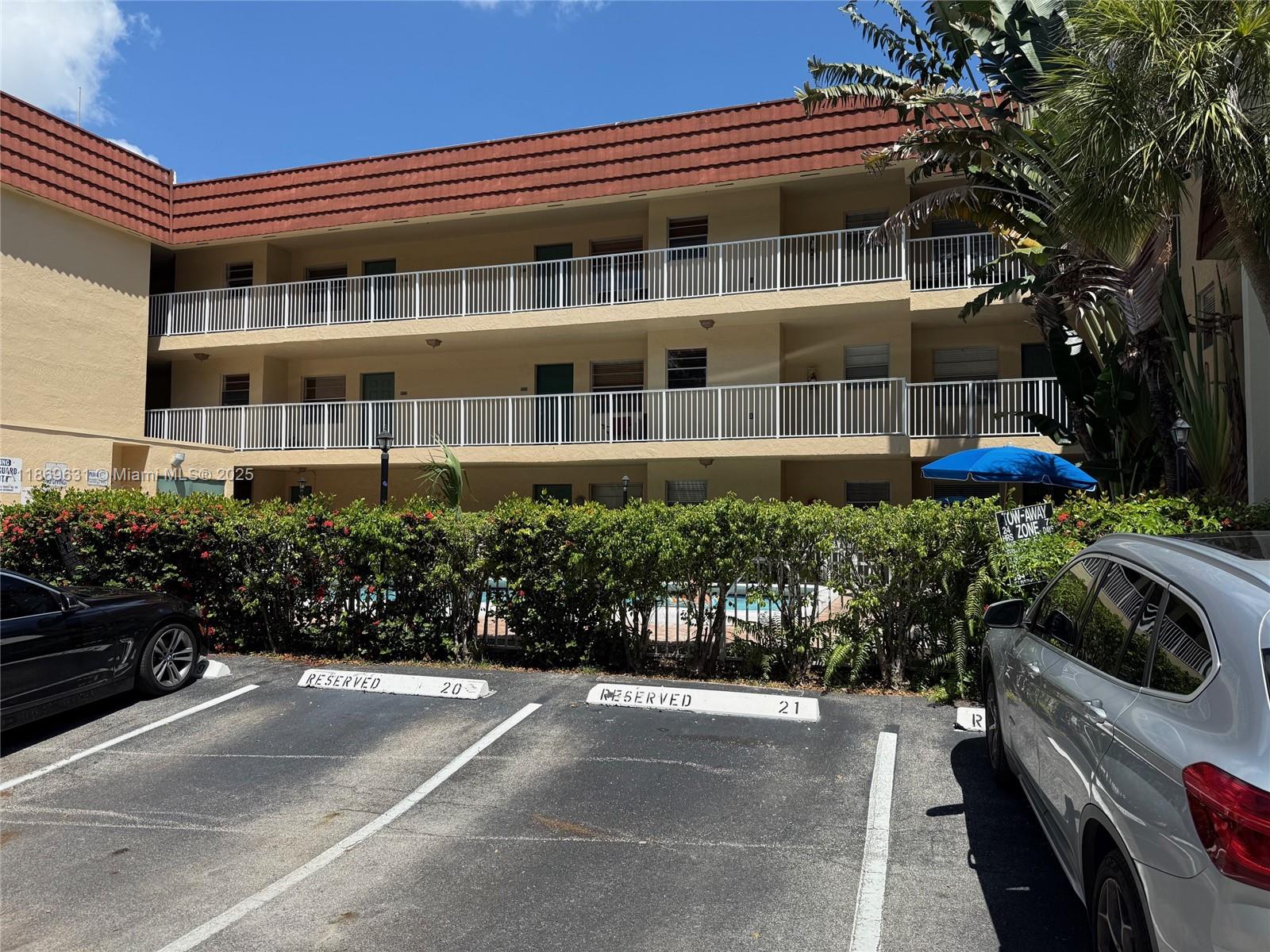 1300 Moffett St #308,Hallandale Beach, FL 33009