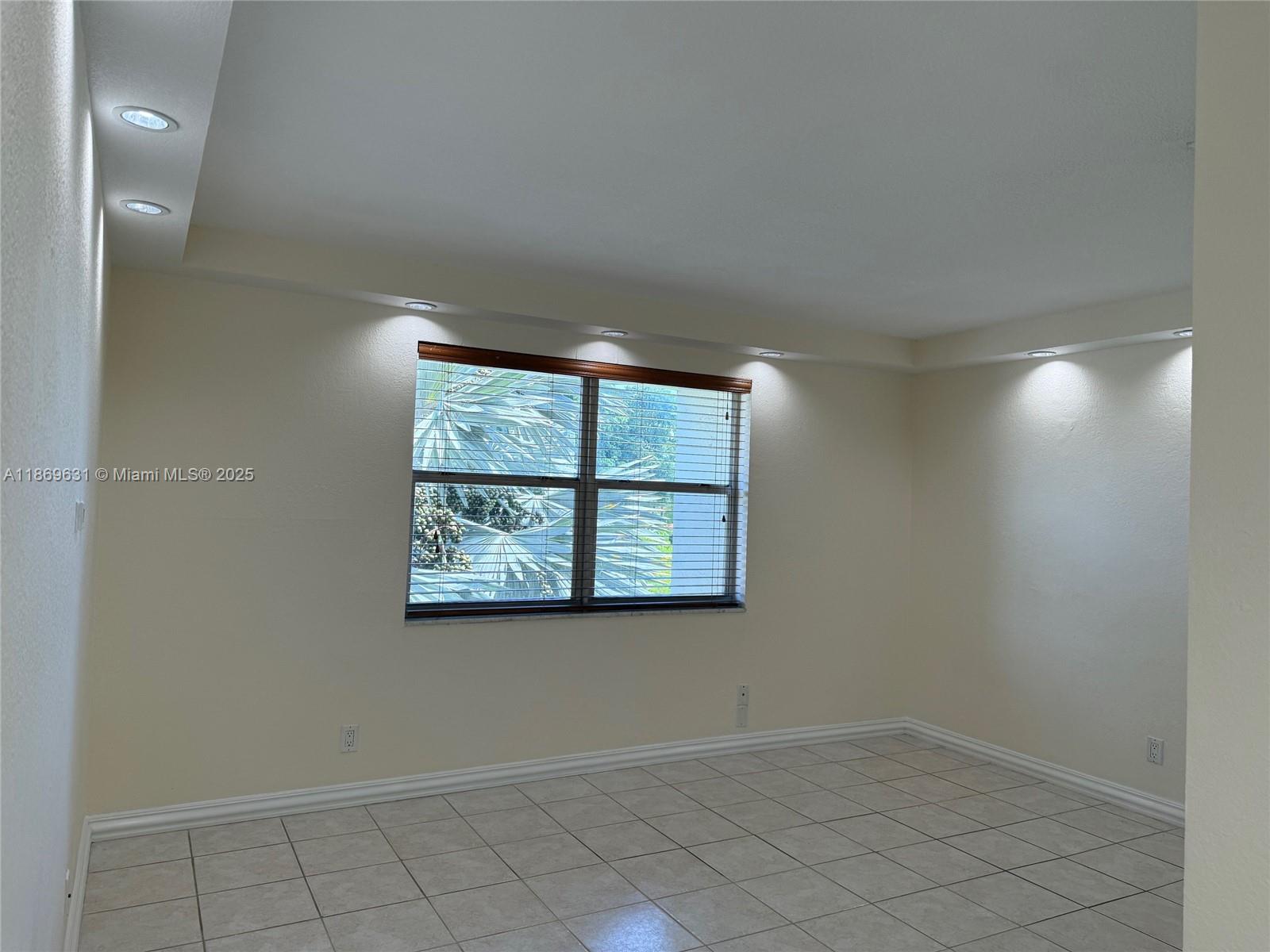 1300 Moffett St #308,Hallandale Beach, FL 33009