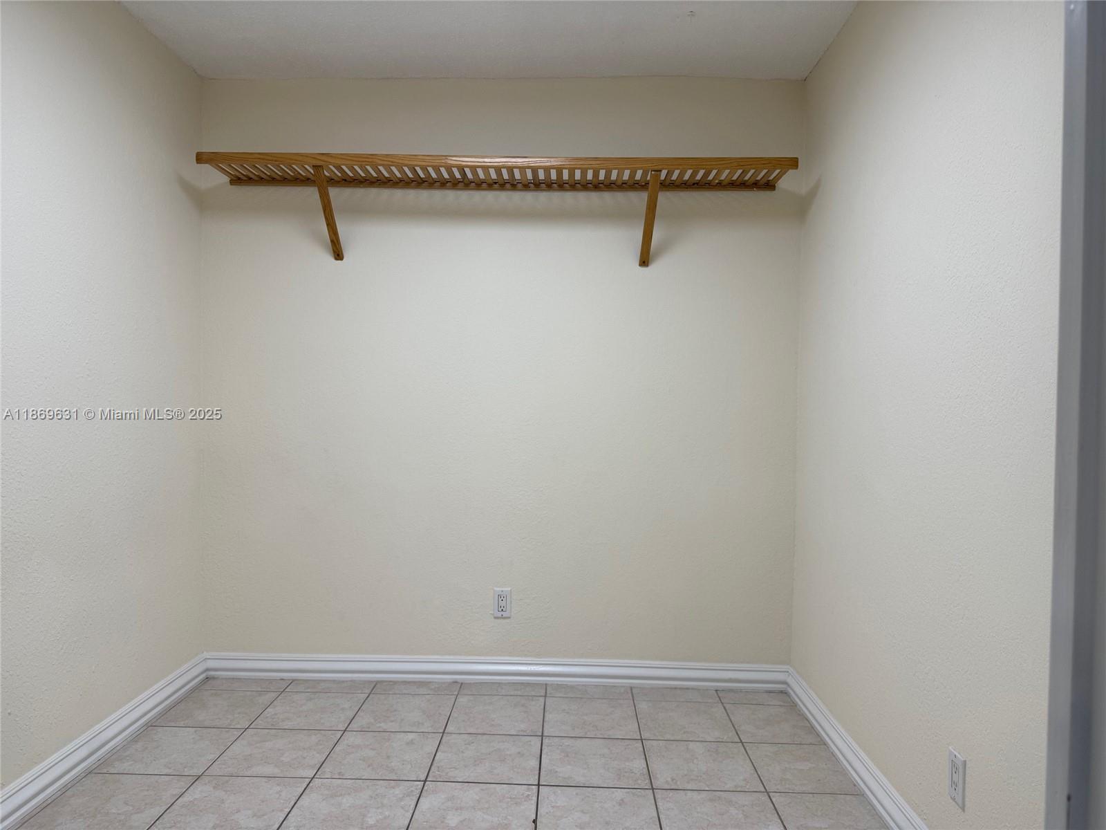 1300 Moffett St #308,Hallandale Beach, FL 33009