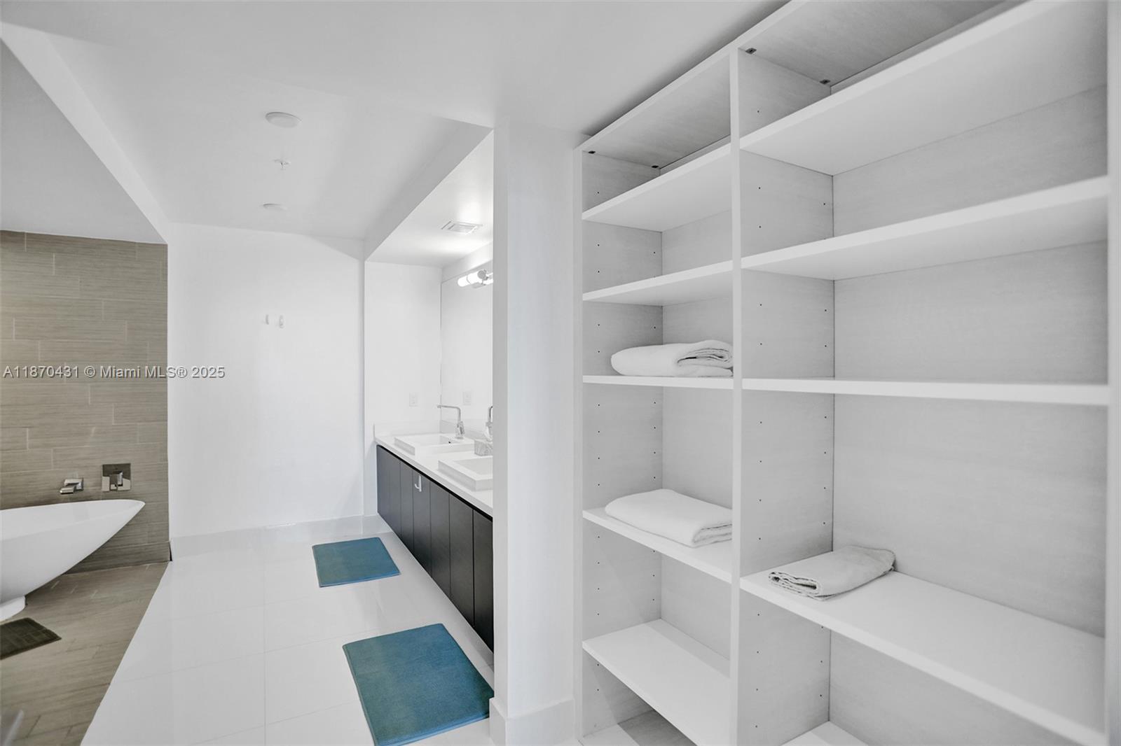 image Parque Towers Condo22