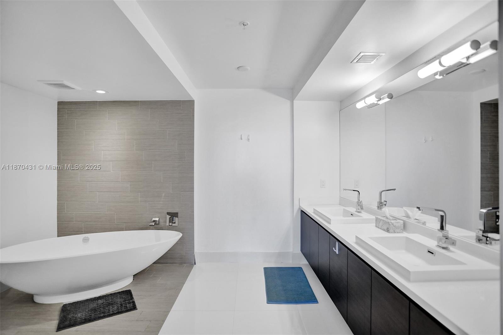 image Parque Towers Condo23
