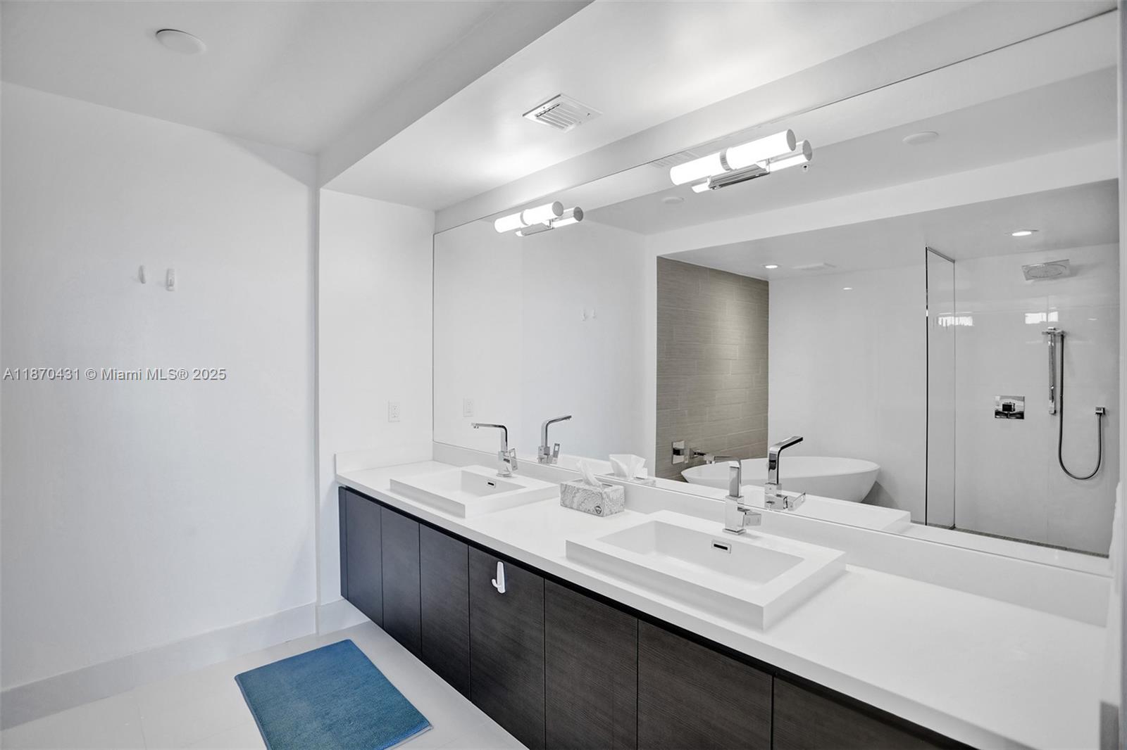image Parque Towers Condo24