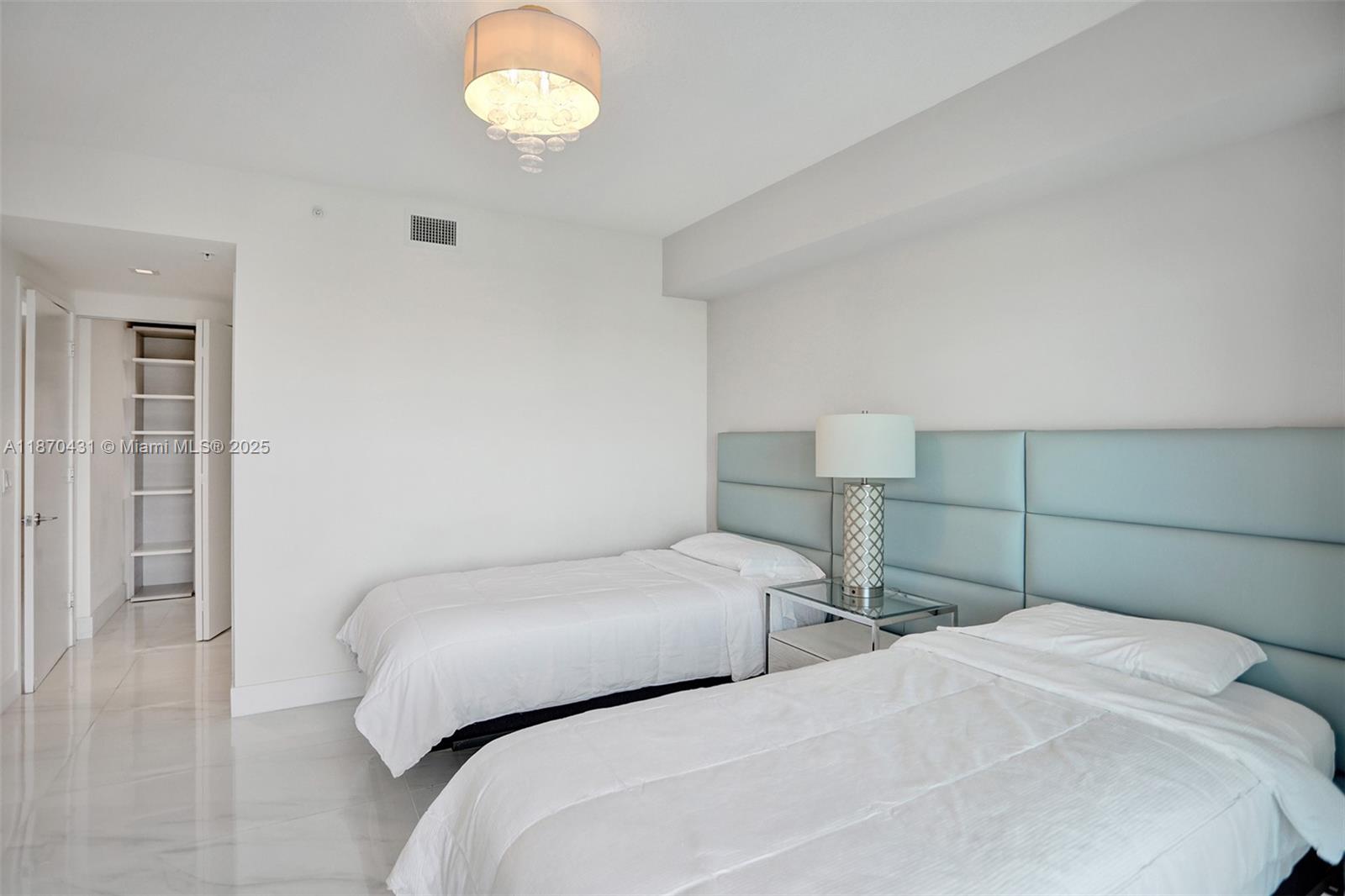 image Parque Towers Condo30