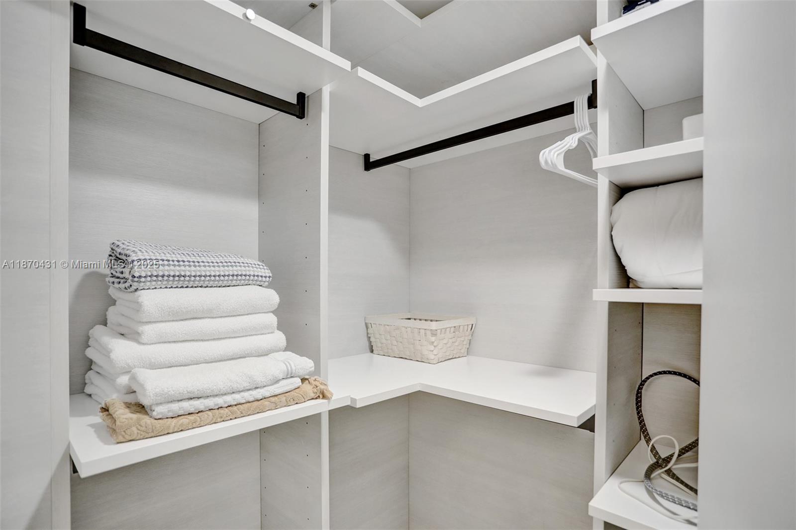 image Parque Towers Condo31