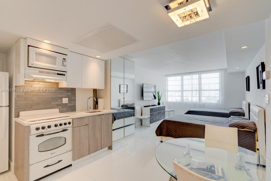 100 Lincoln Rd #614A