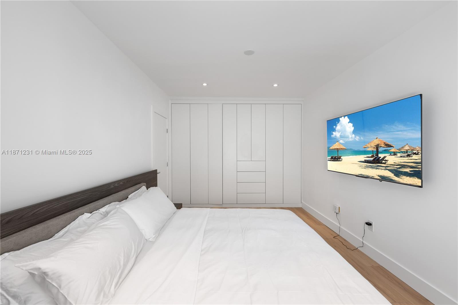 900 W 47th Ct Miami Beach, FL 33140