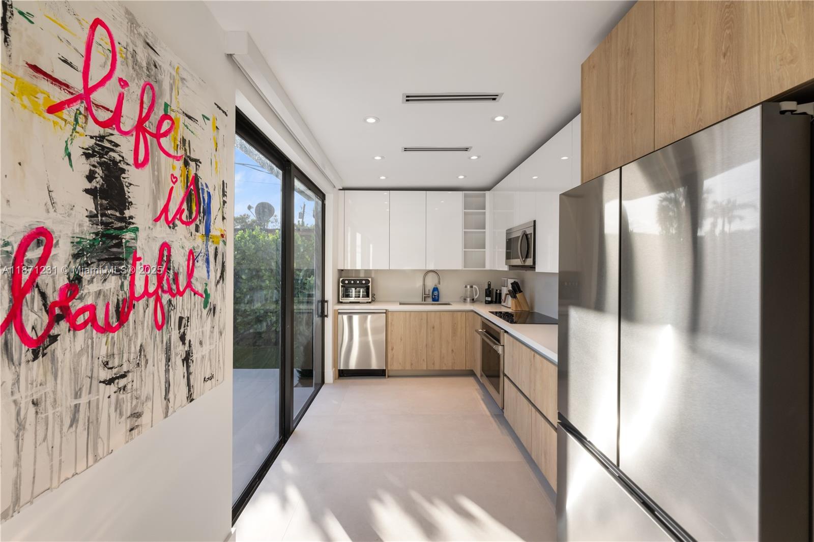 900 W 47th Ct Miami Beach, FL 33140