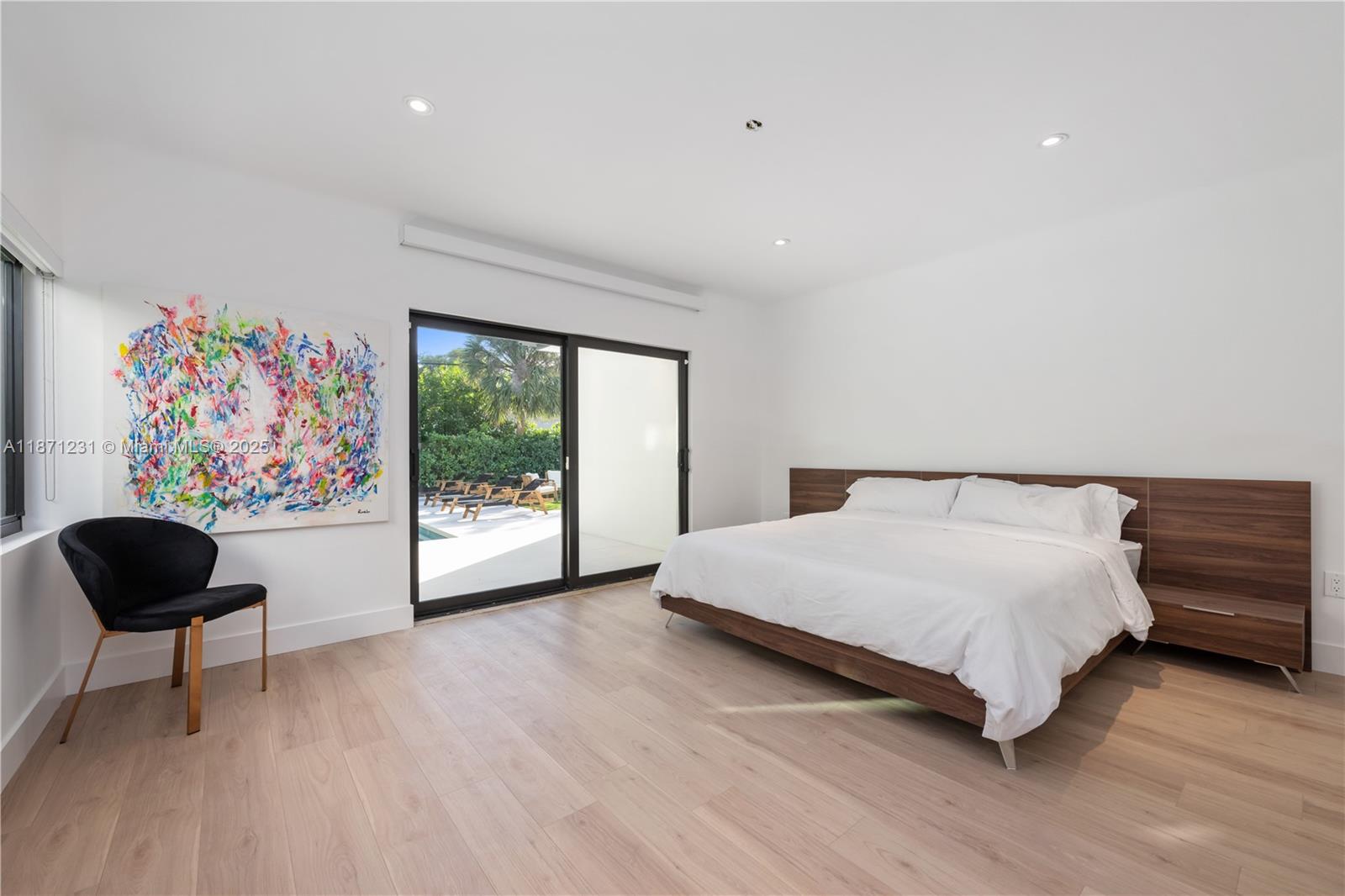 900 W 47th Ct Miami Beach, FL 33140