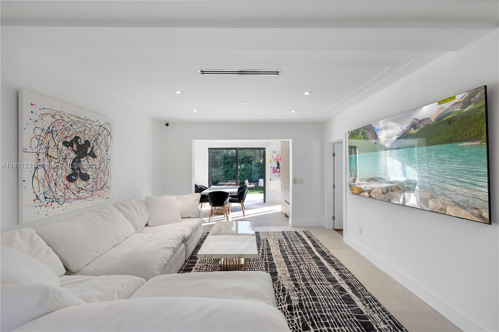 900 W 47th Ct Miami Beach, FL 33140