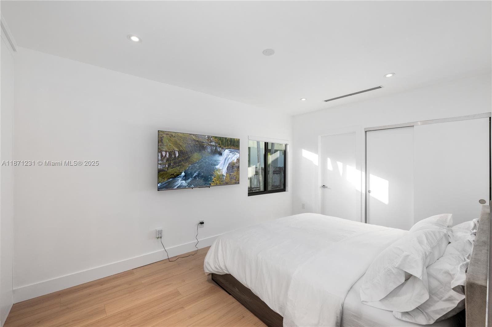 900 W 47th Ct Miami Beach, FL 33140