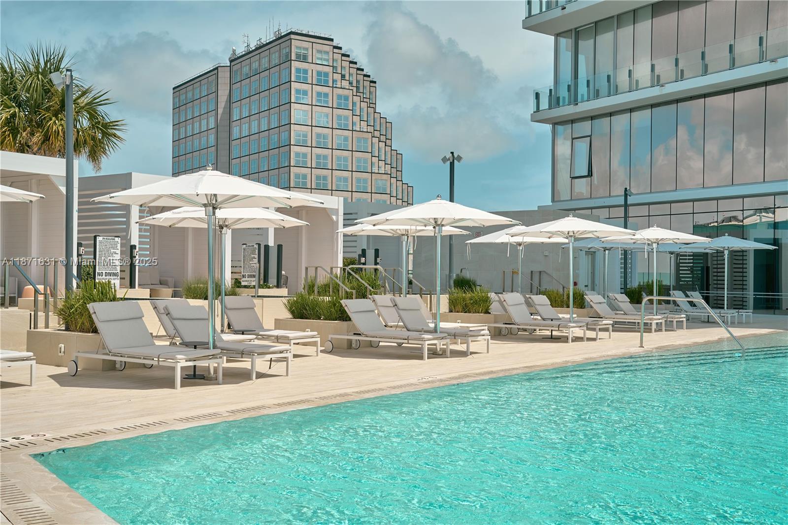 image Aston Martin Residences17