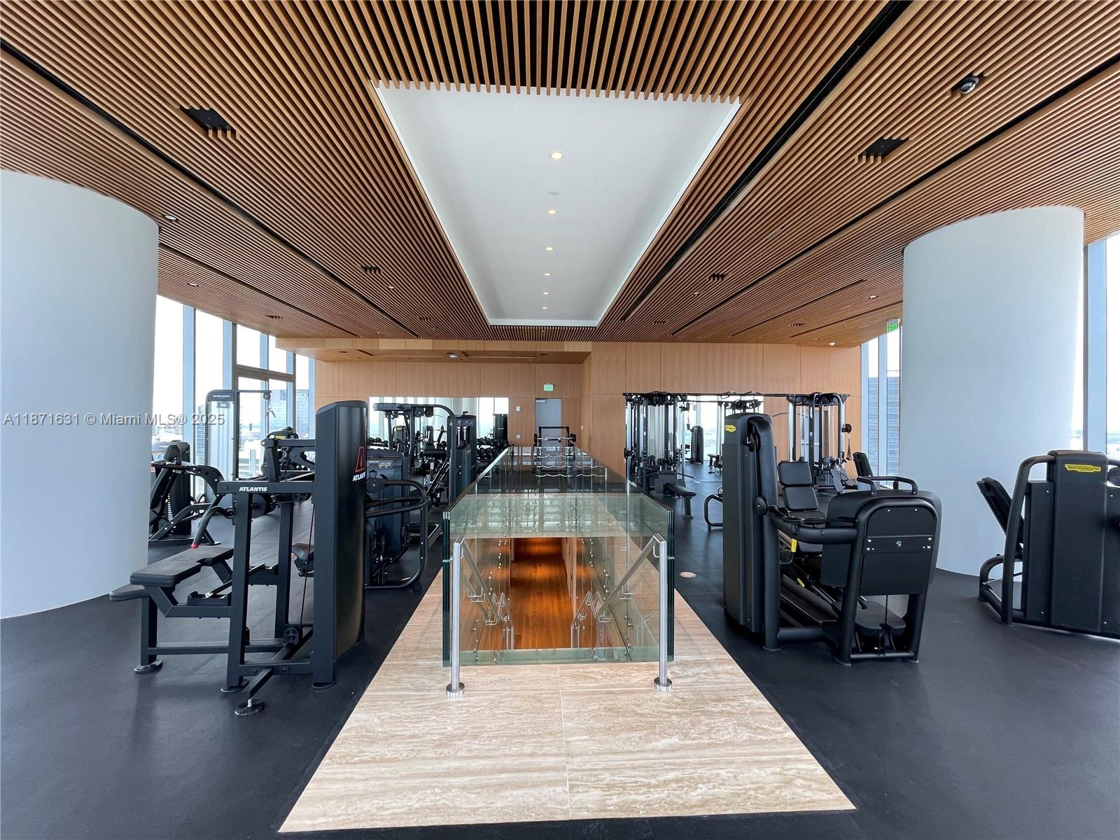 image Aston Martin Residences21