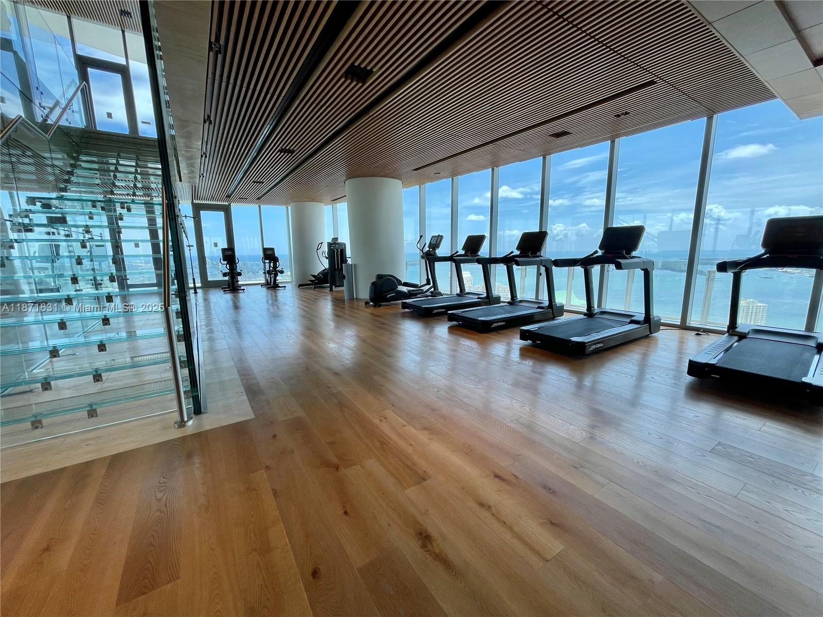 image Aston Martin Residences25