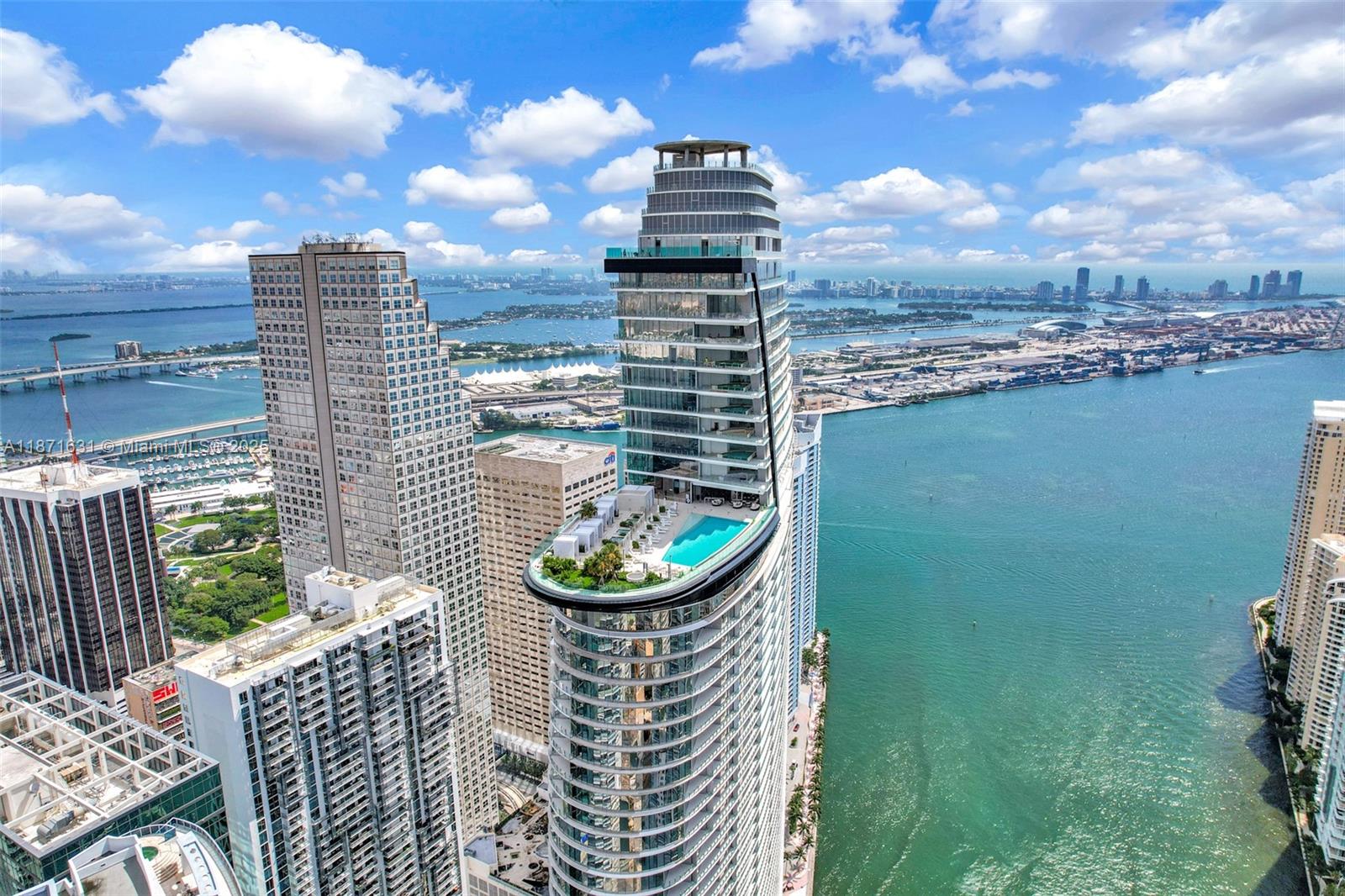 image Aston Martin Residences34