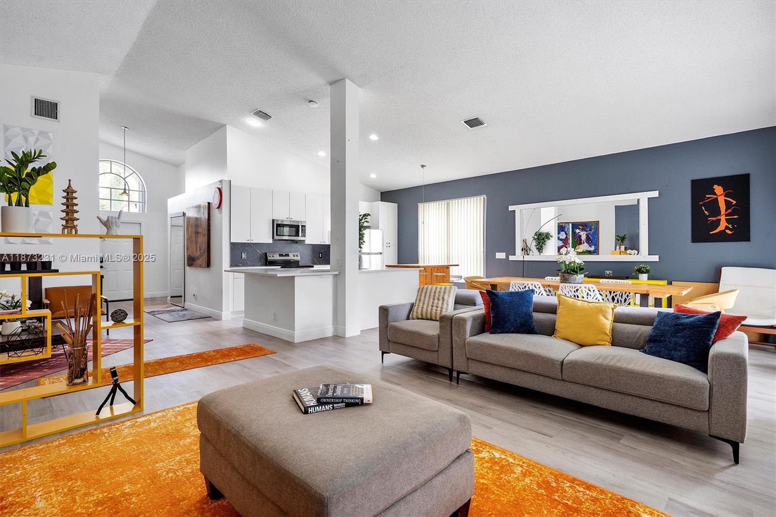 1572 NW 135th Ave Pembroke Pines, FL 33028