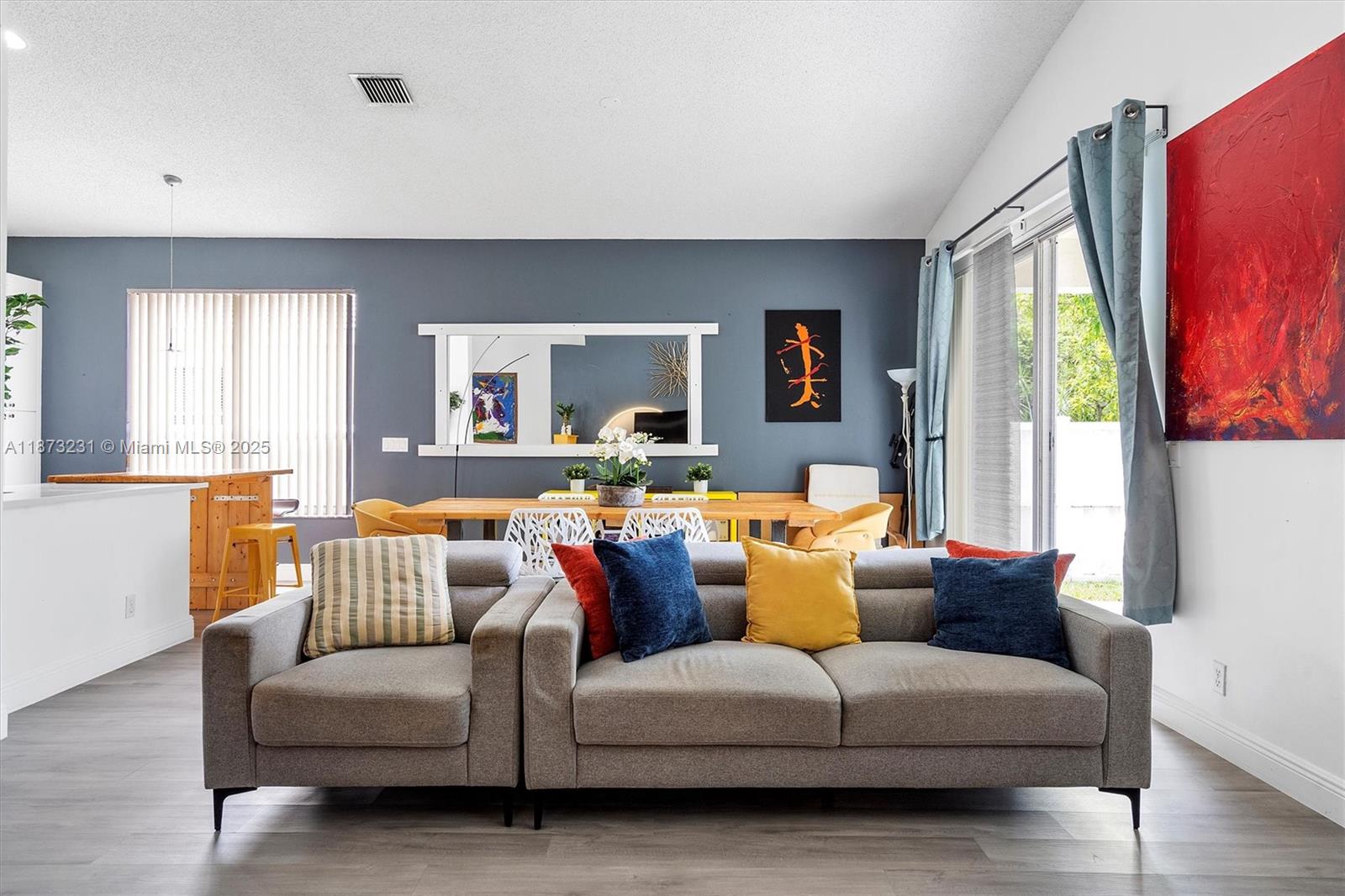 1572 NW 135th Ave Pembroke Pines, FL 33028