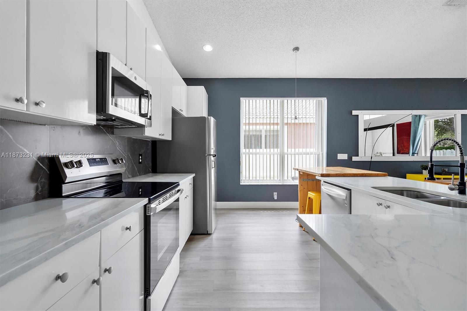 1572 NW 135th Ave Pembroke Pines, FL 33028